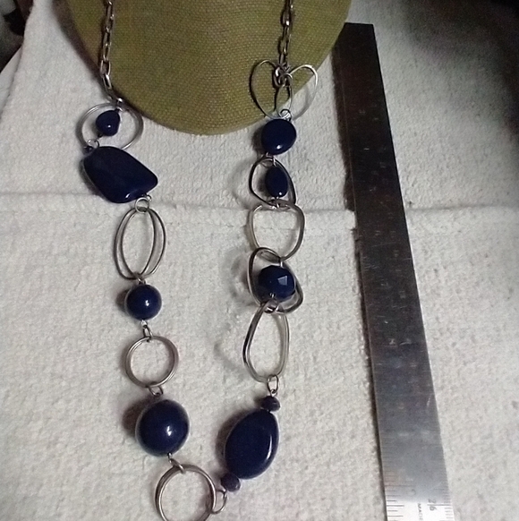 Vintage Jewelry - Long dark blue beads silvertone circles necklace